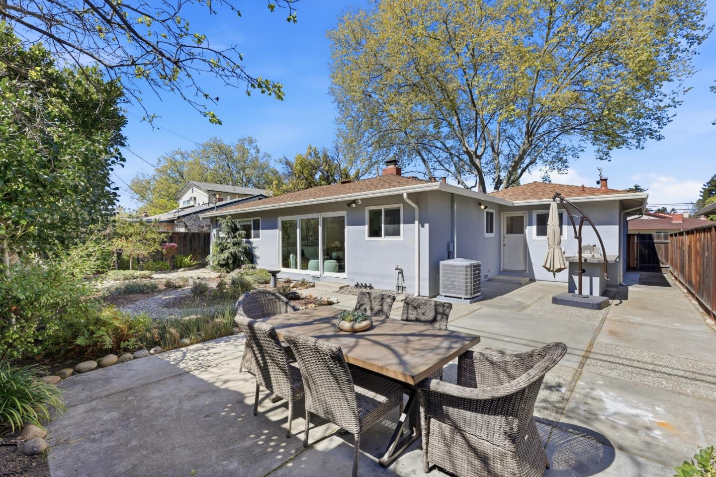 2242 Cabrillo AVE