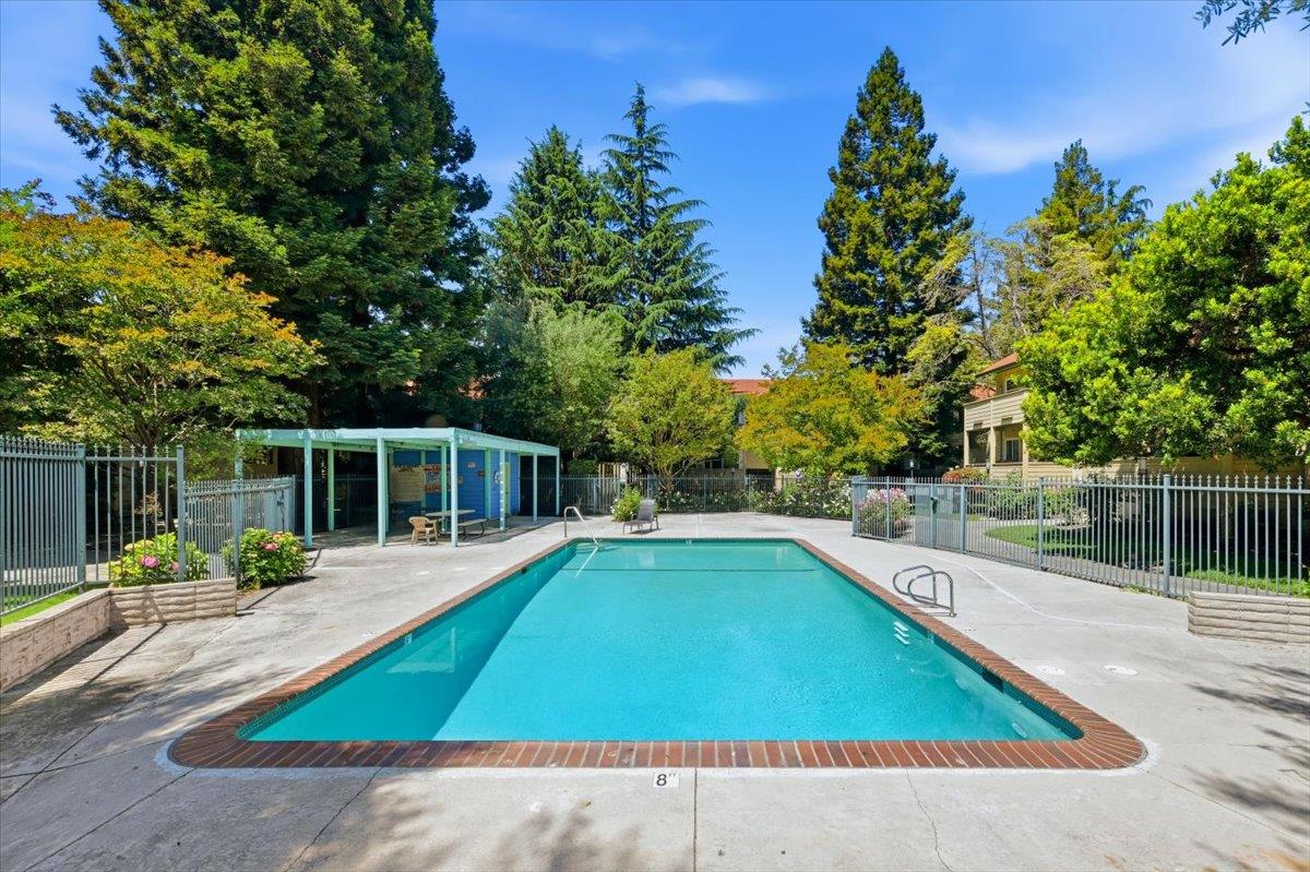 755 North Fair Oaks Avenue 1
