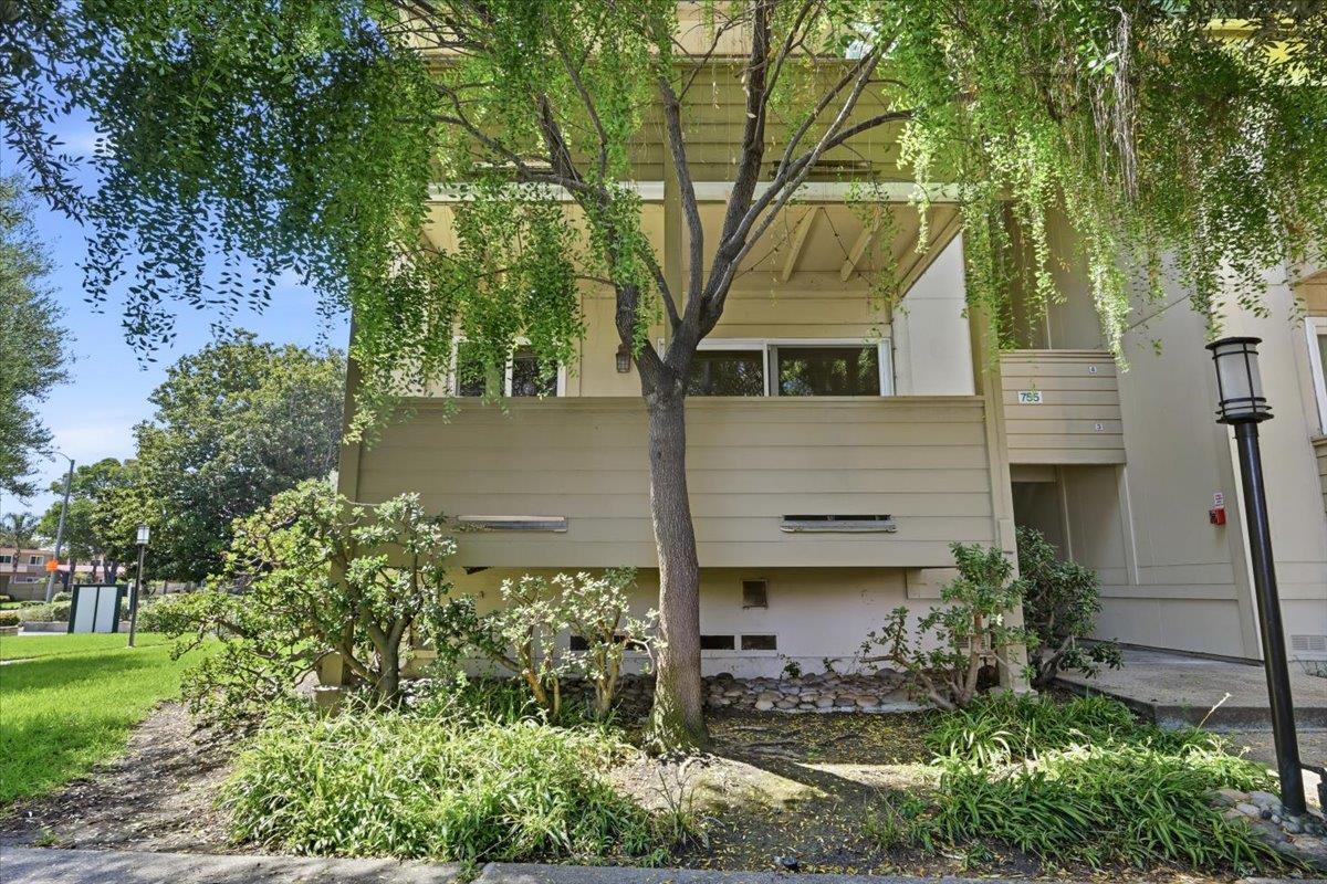 755 North Fair Oaks Avenue 1
