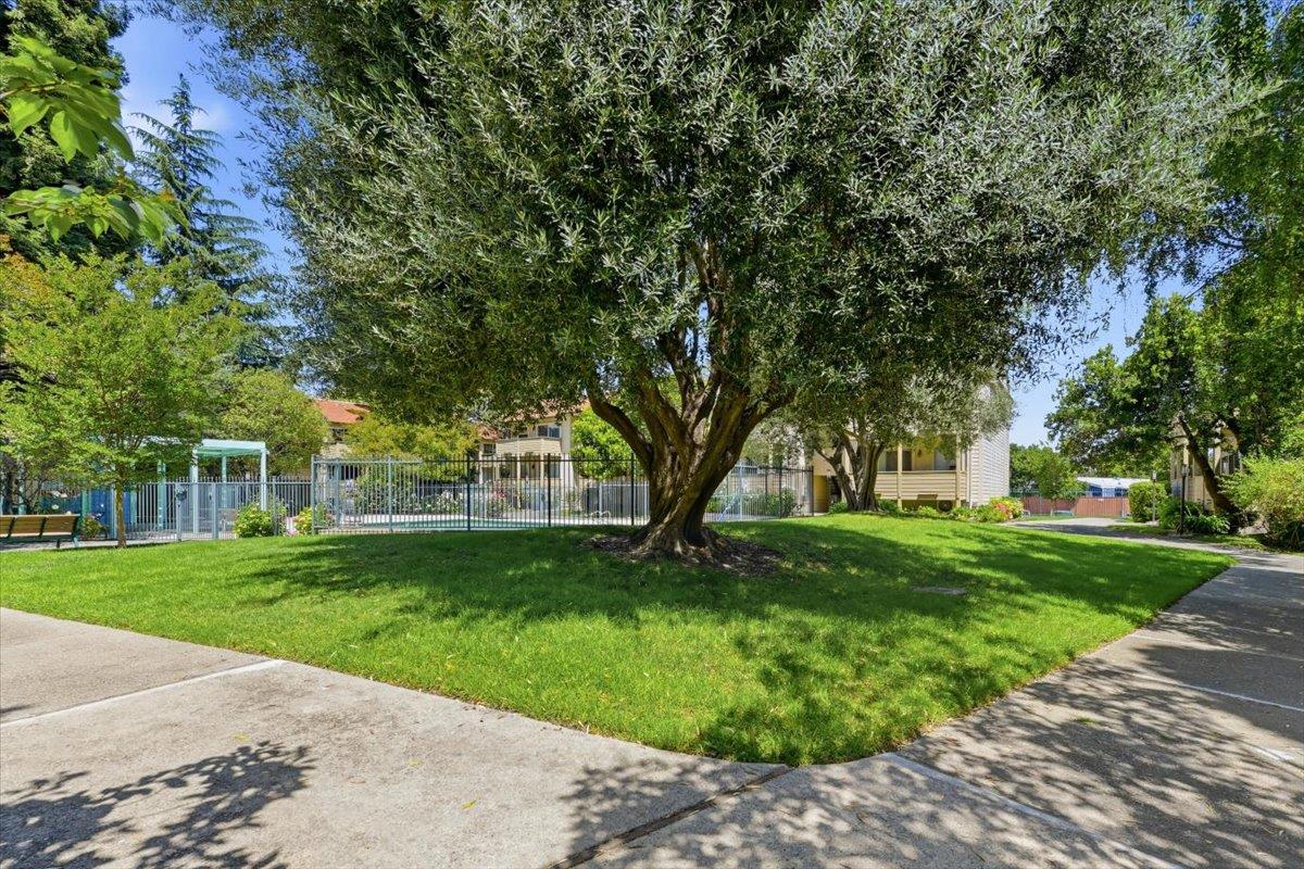 755 North Fair Oaks Avenue 1