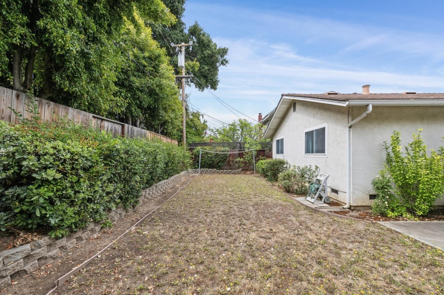 1563 Heron AVE