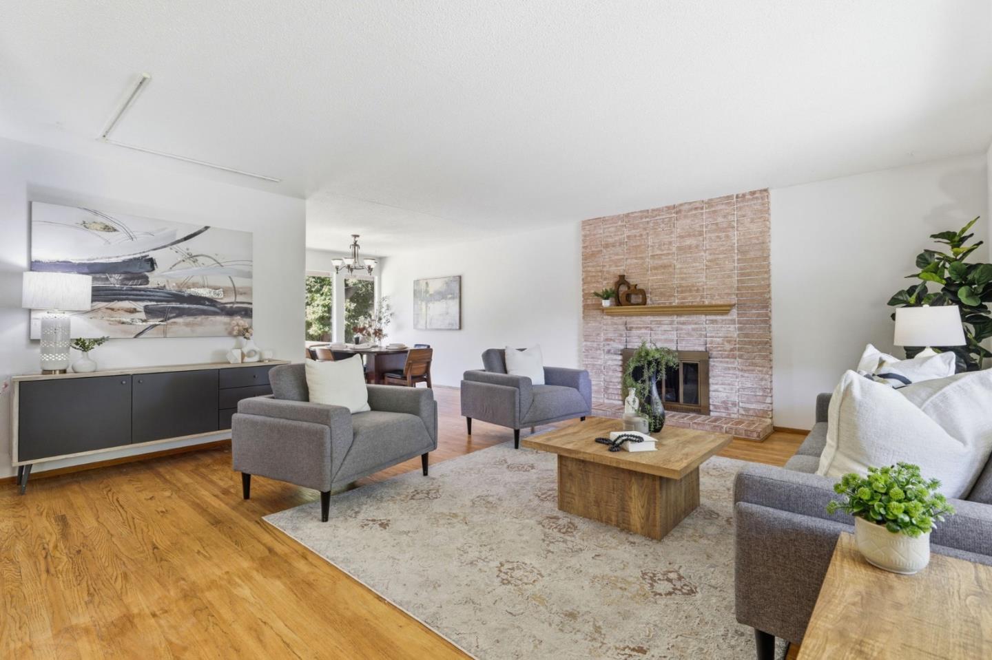 1142 Viscaino AVE