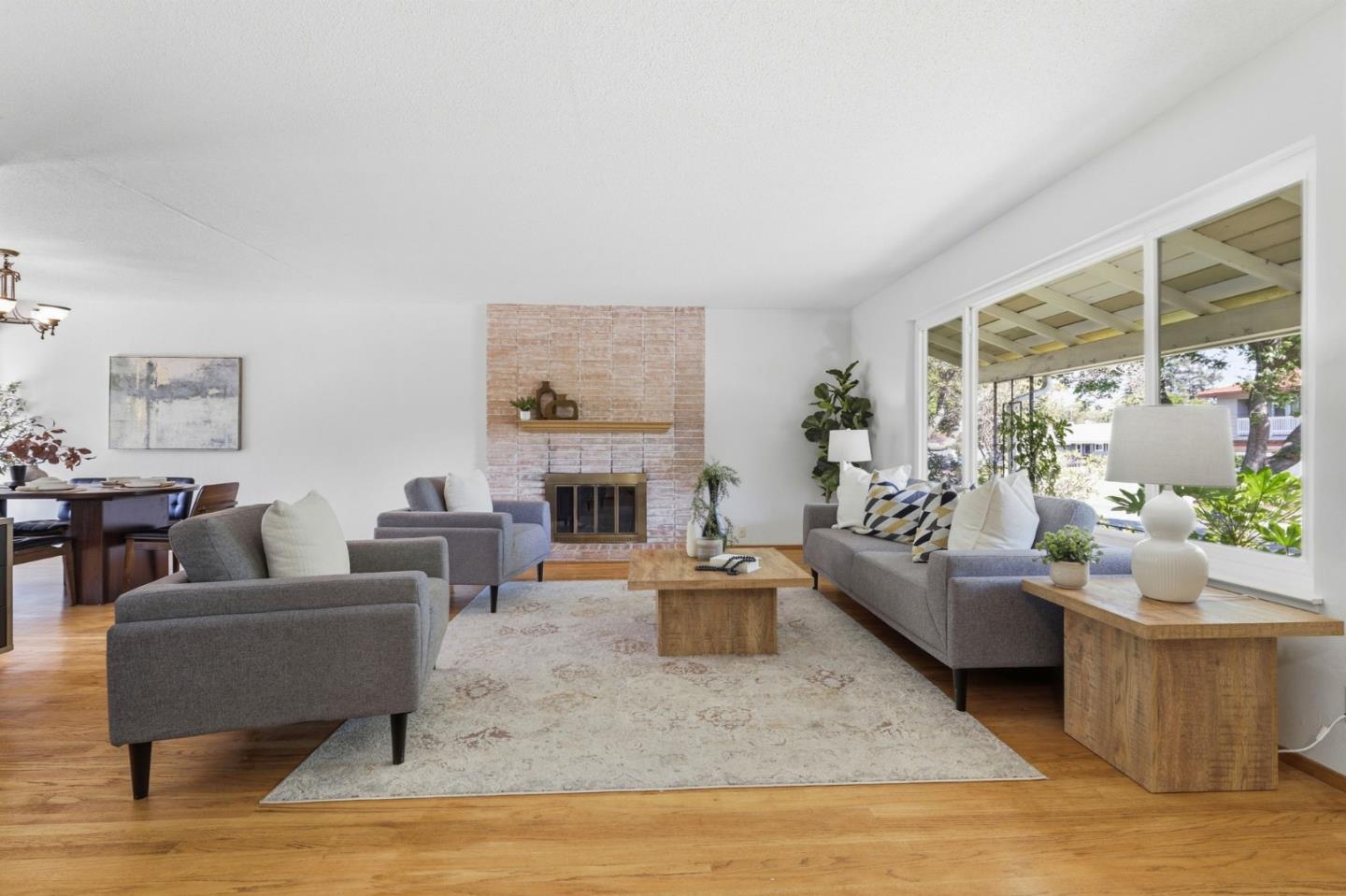 1142 Viscaino AVE