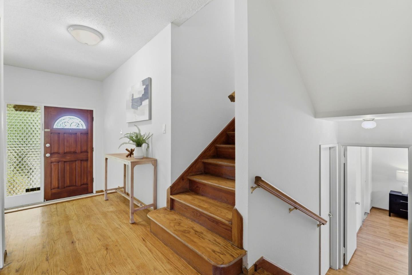 1142 Viscaino AVE