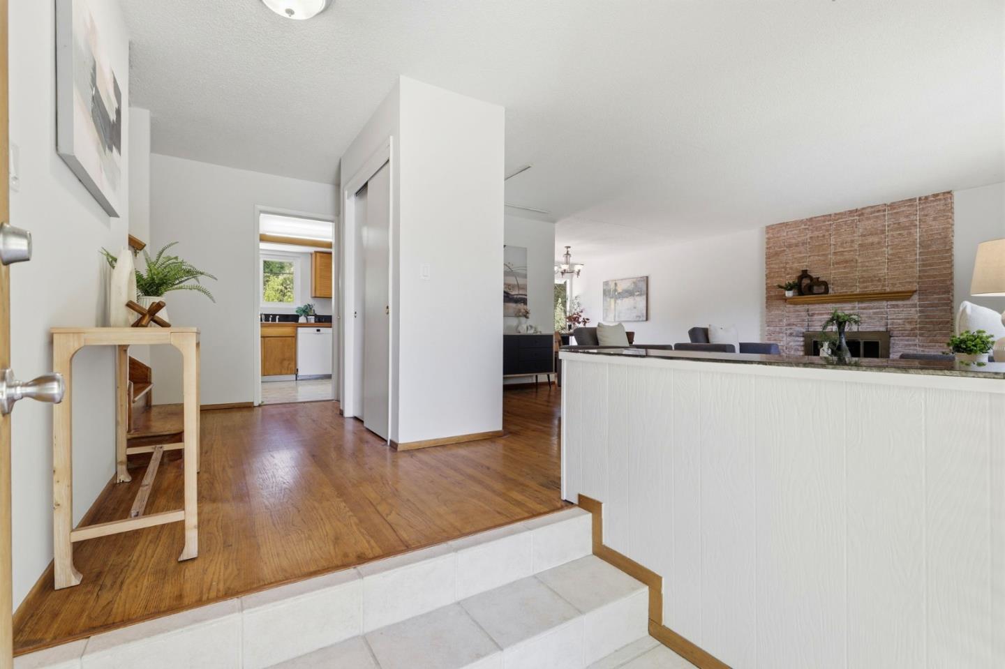 1142 Viscaino AVE