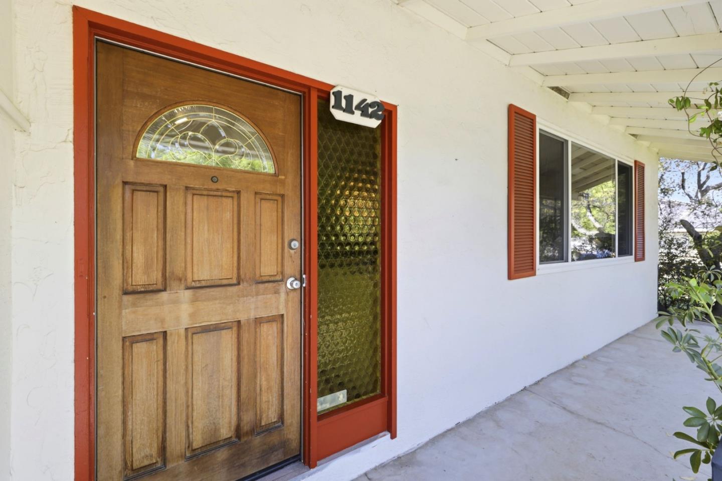 1142 Viscaino AVE