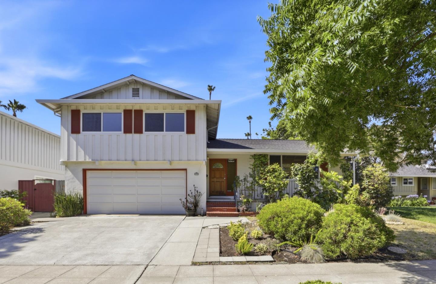1142 Viscaino AVE