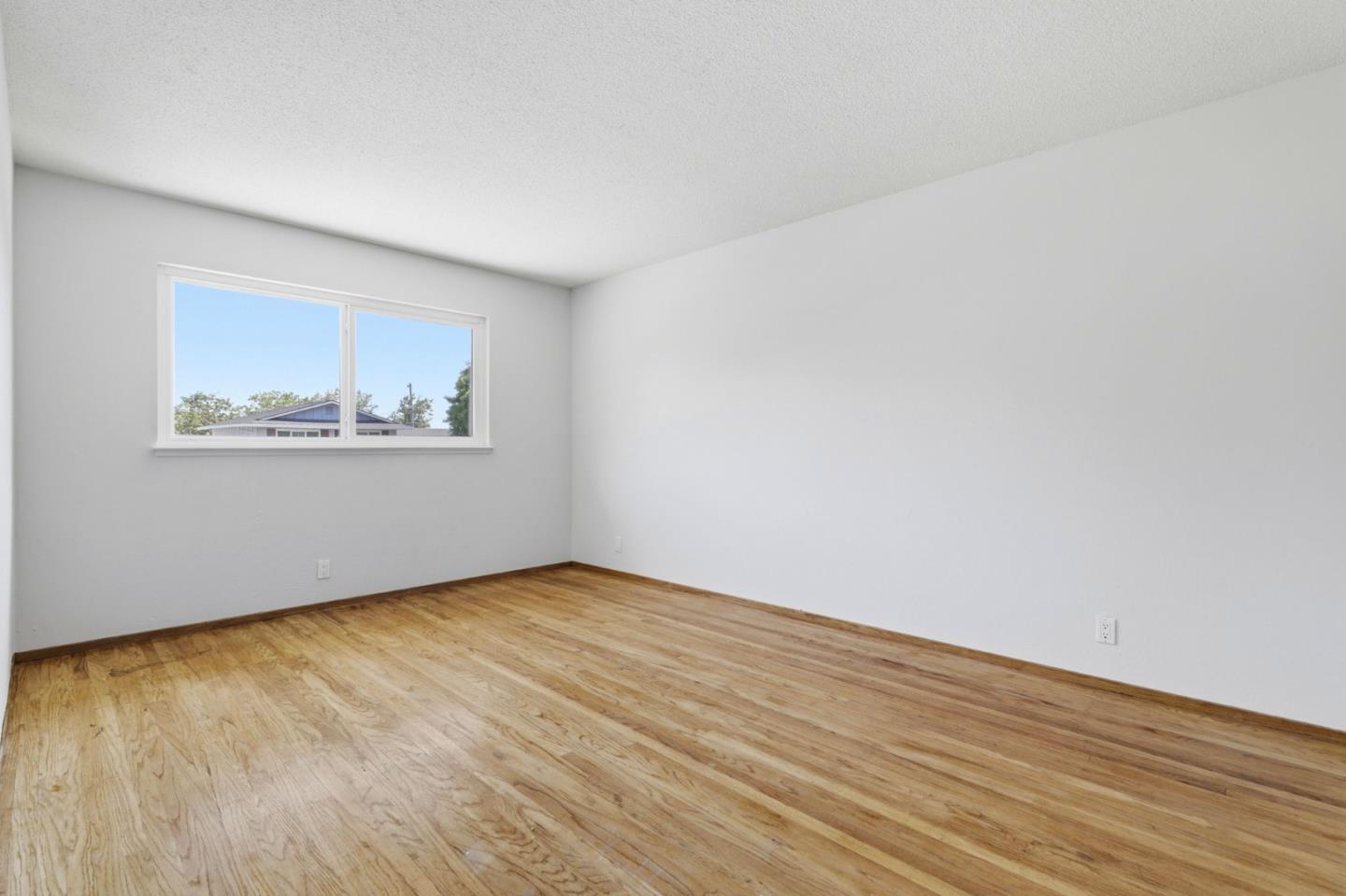 1142 Viscaino AVE