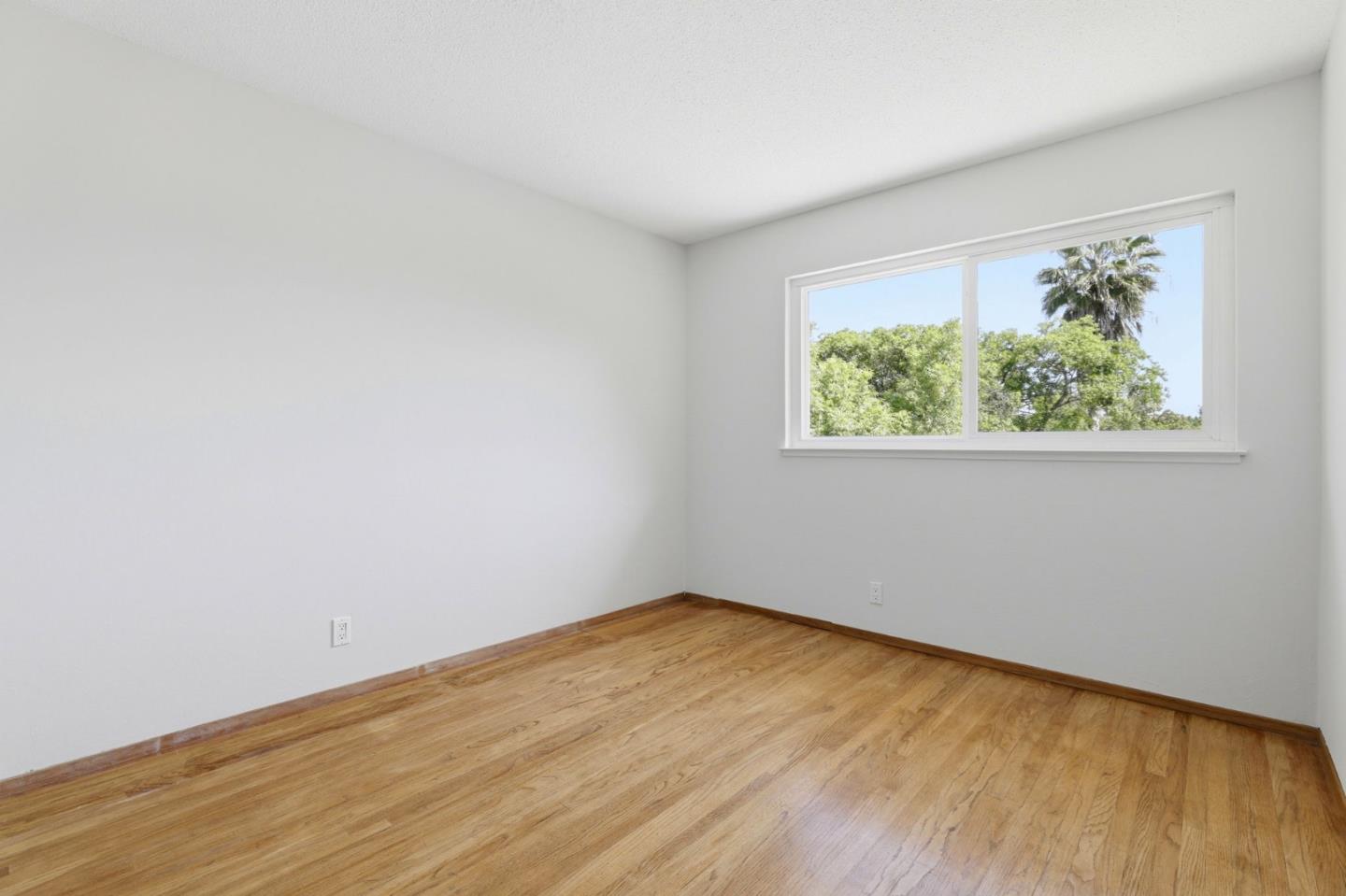 1142 Viscaino AVE