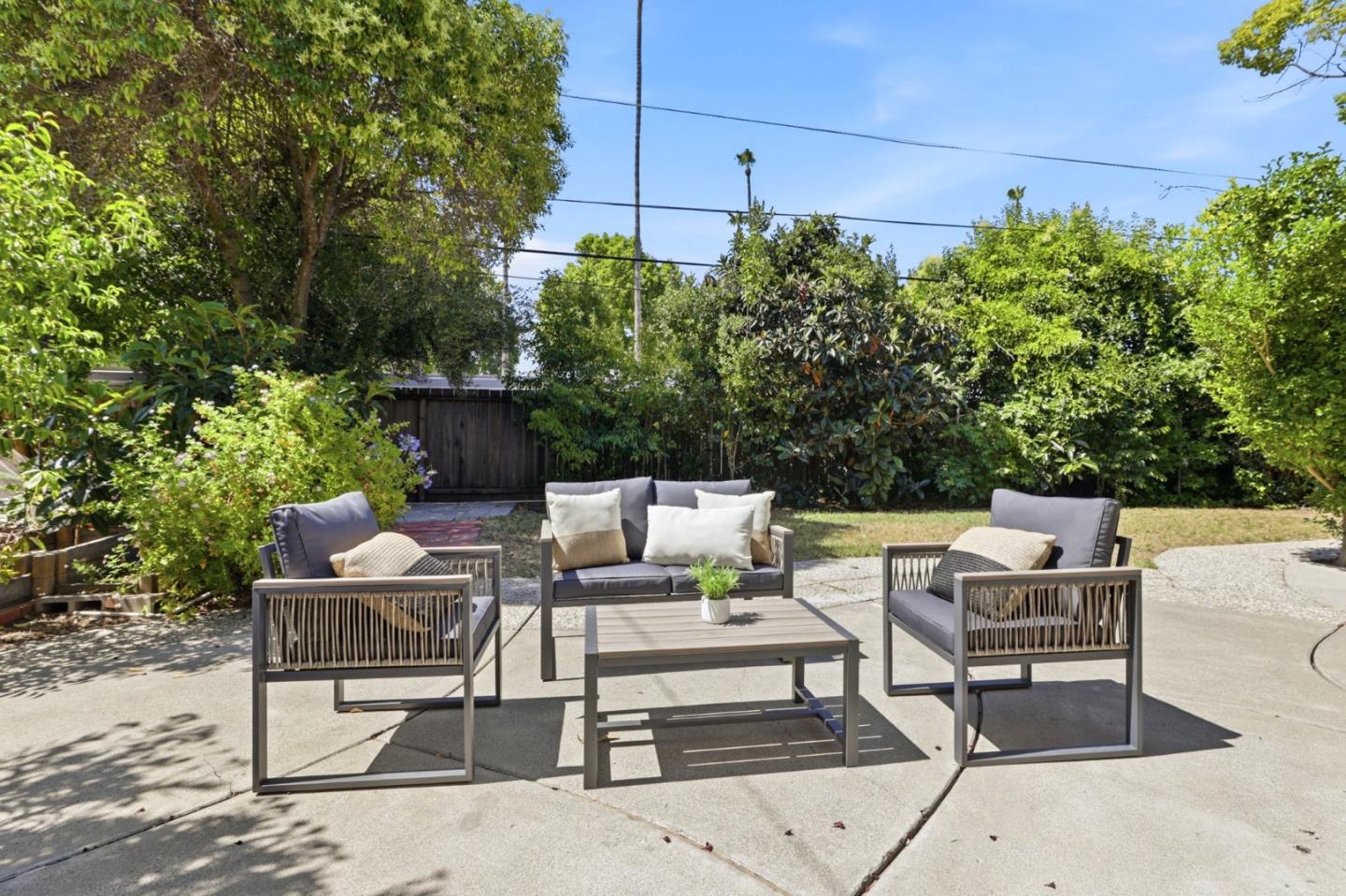 1142 Viscaino AVE