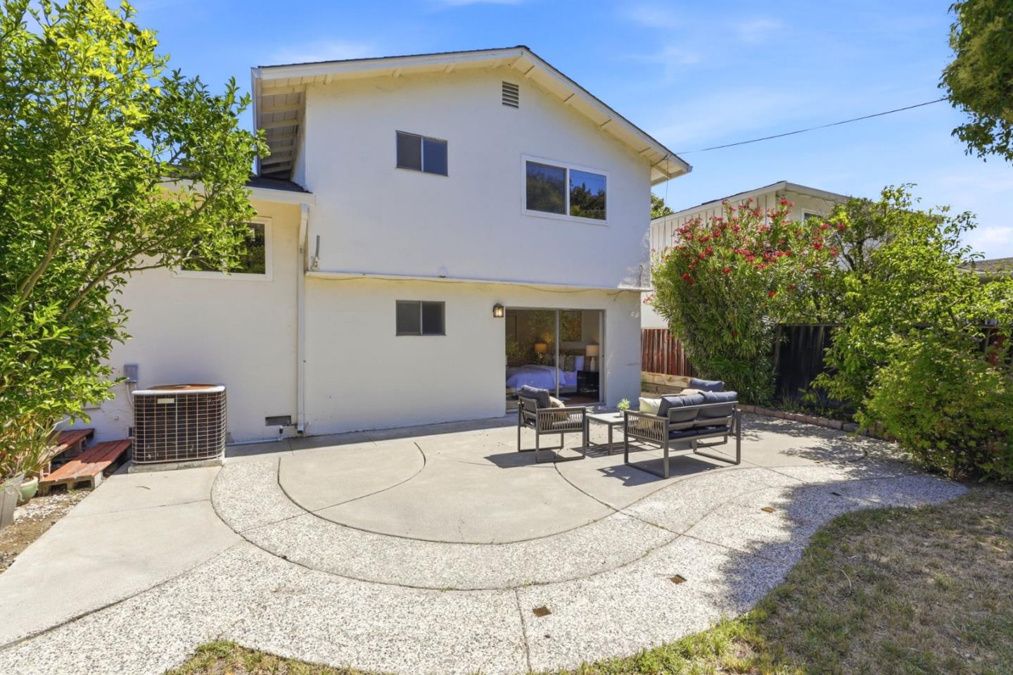 1142 Viscaino AVE