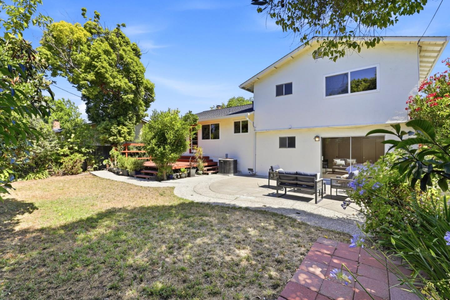 1142 Viscaino AVE