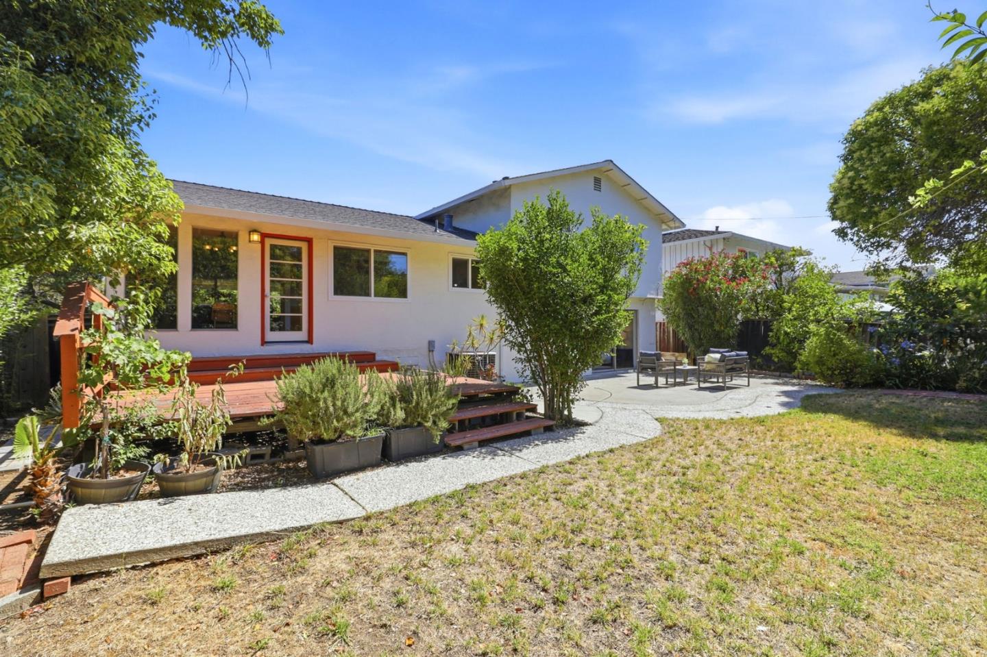 1142 Viscaino AVE