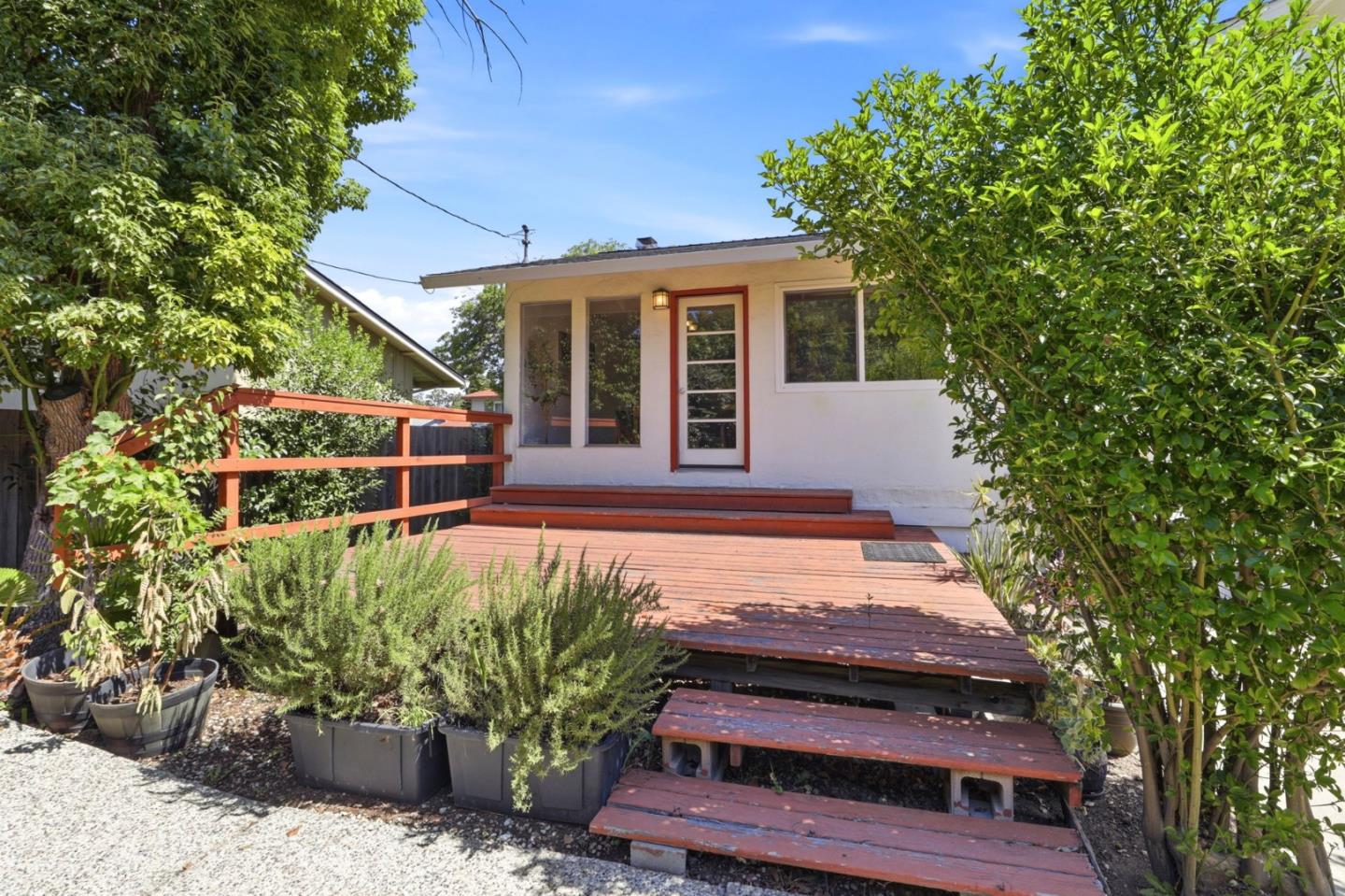 1142 Viscaino AVE