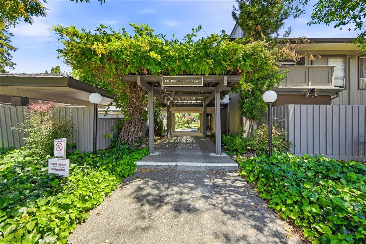 121 Buckingham Drive 50