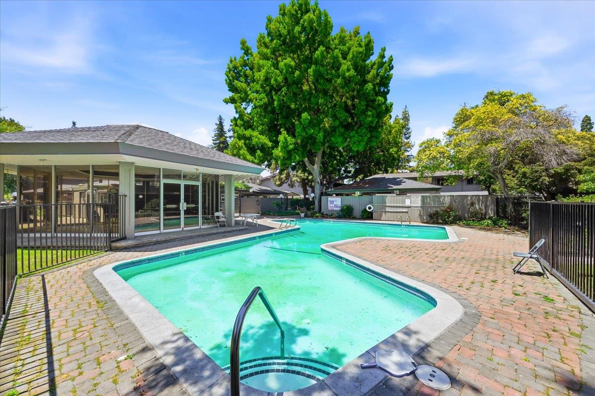 121 Buckingham Drive 50