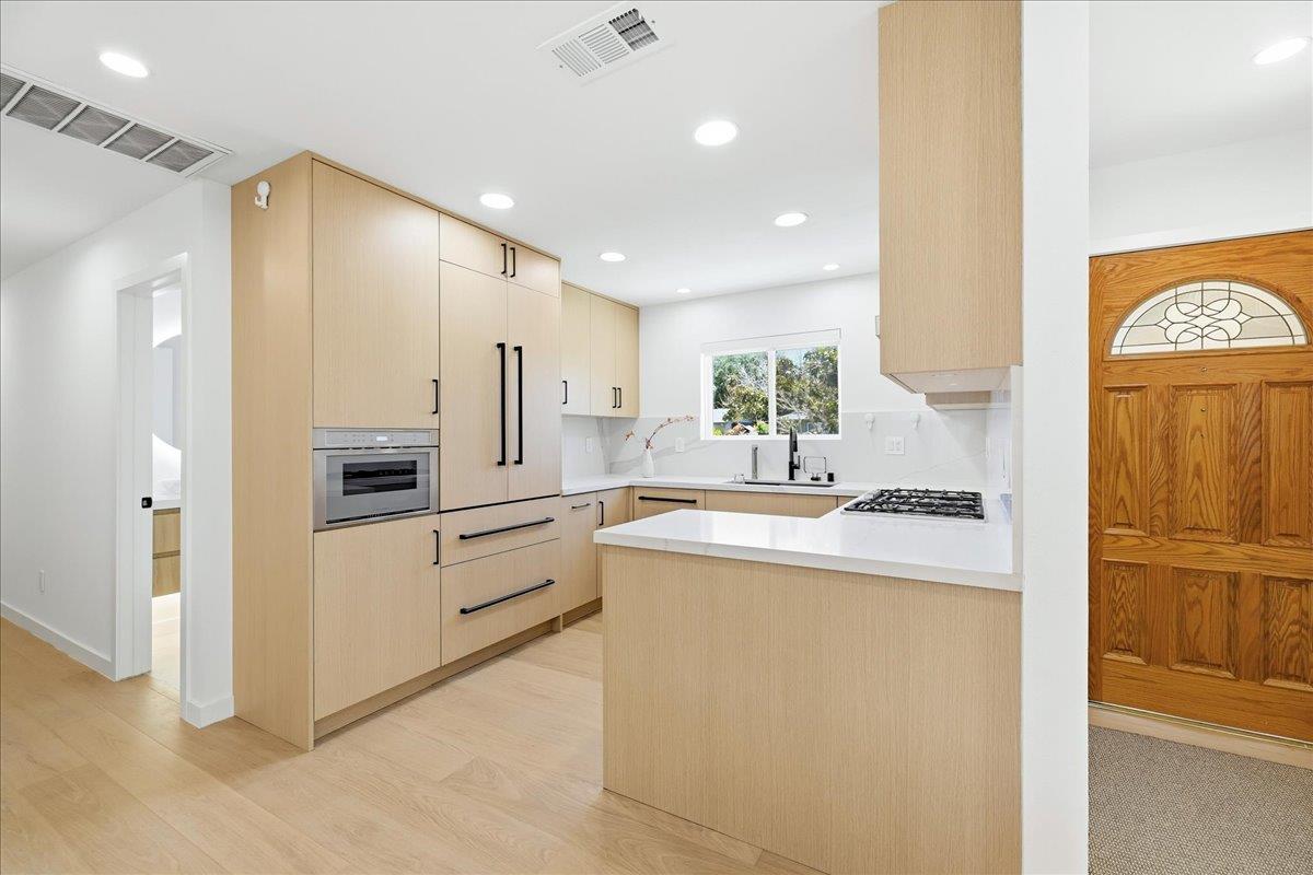 2273 Stratford DR
