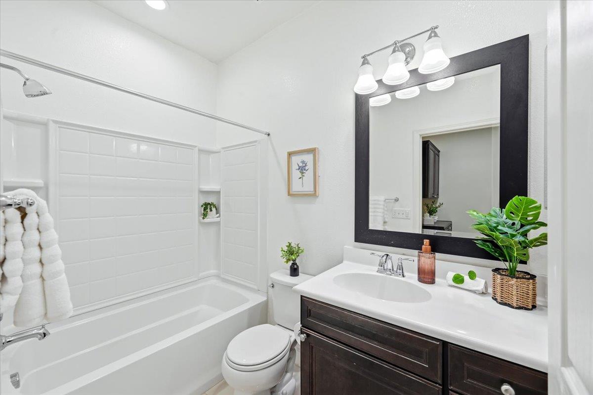 1321 Lee Place