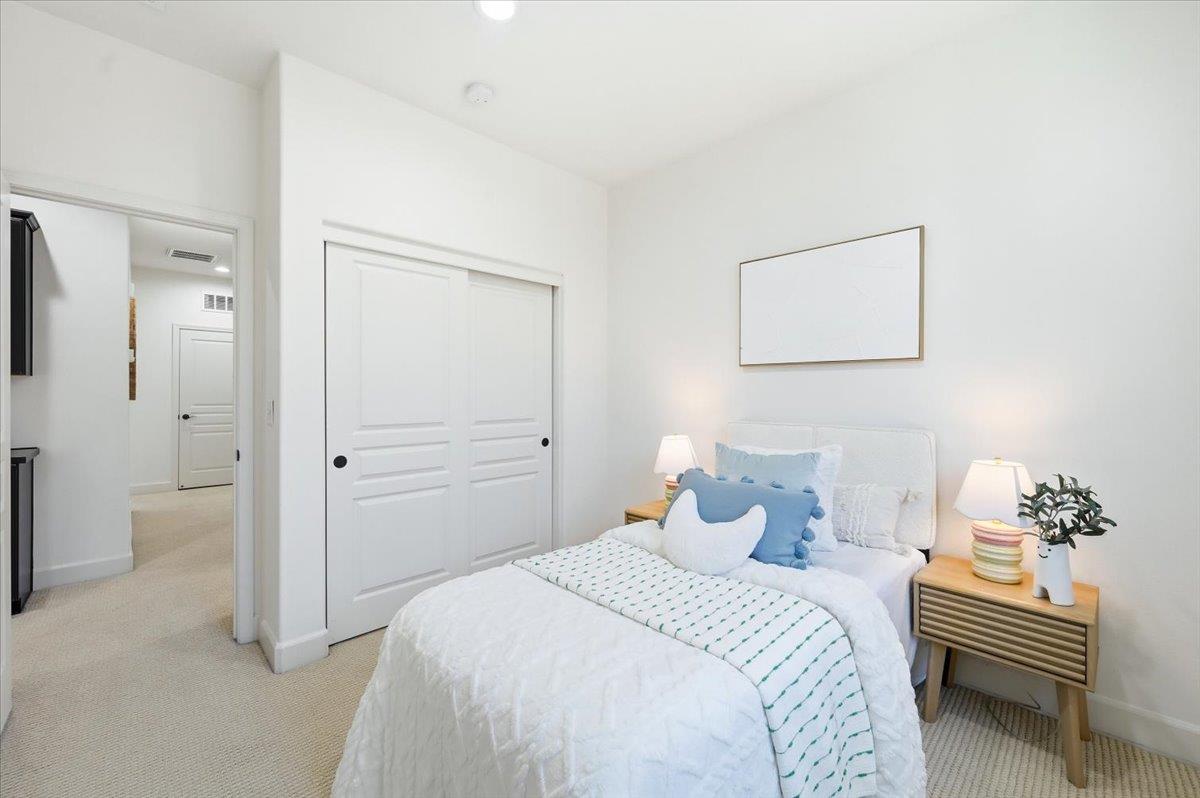 1321 Lee Place