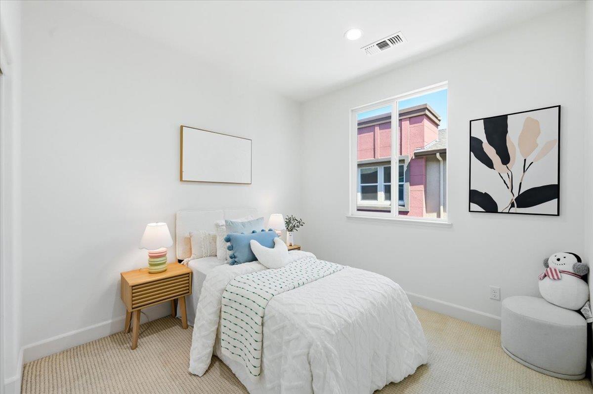 1321 Lee Place