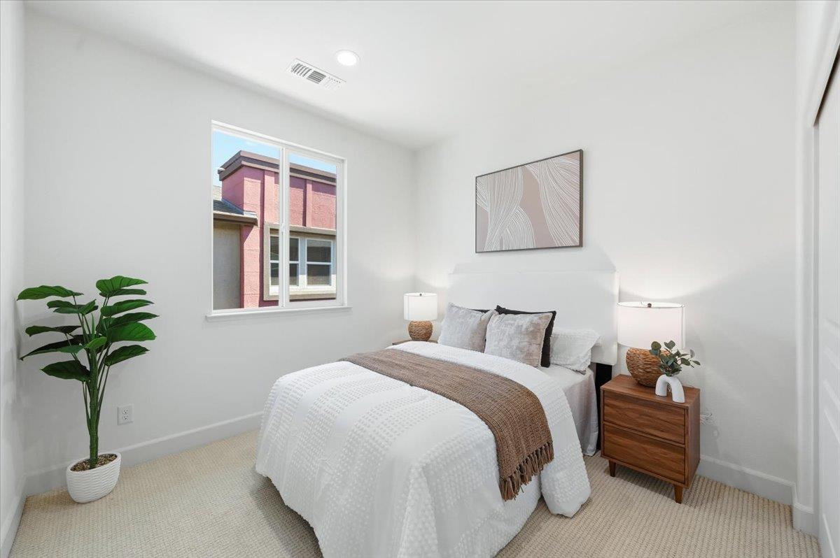 1321 Lee Place
