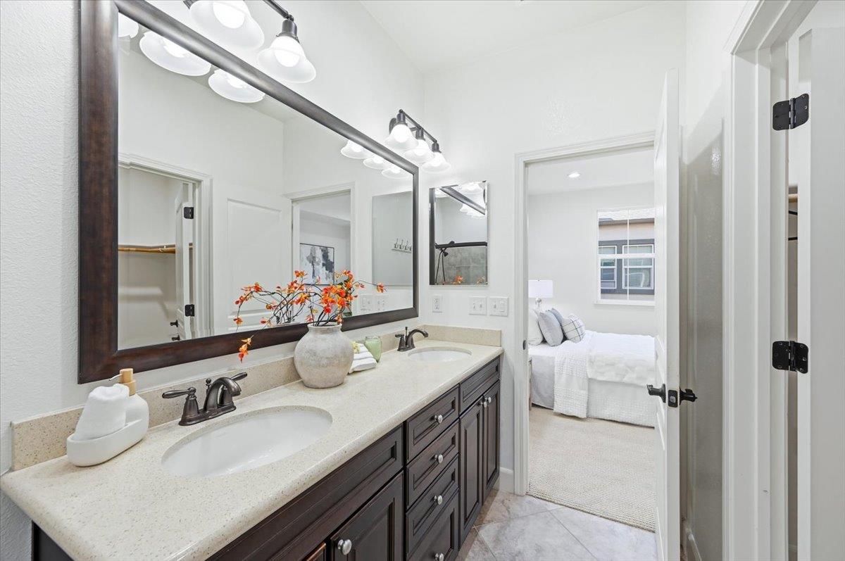 1321 Lee Place