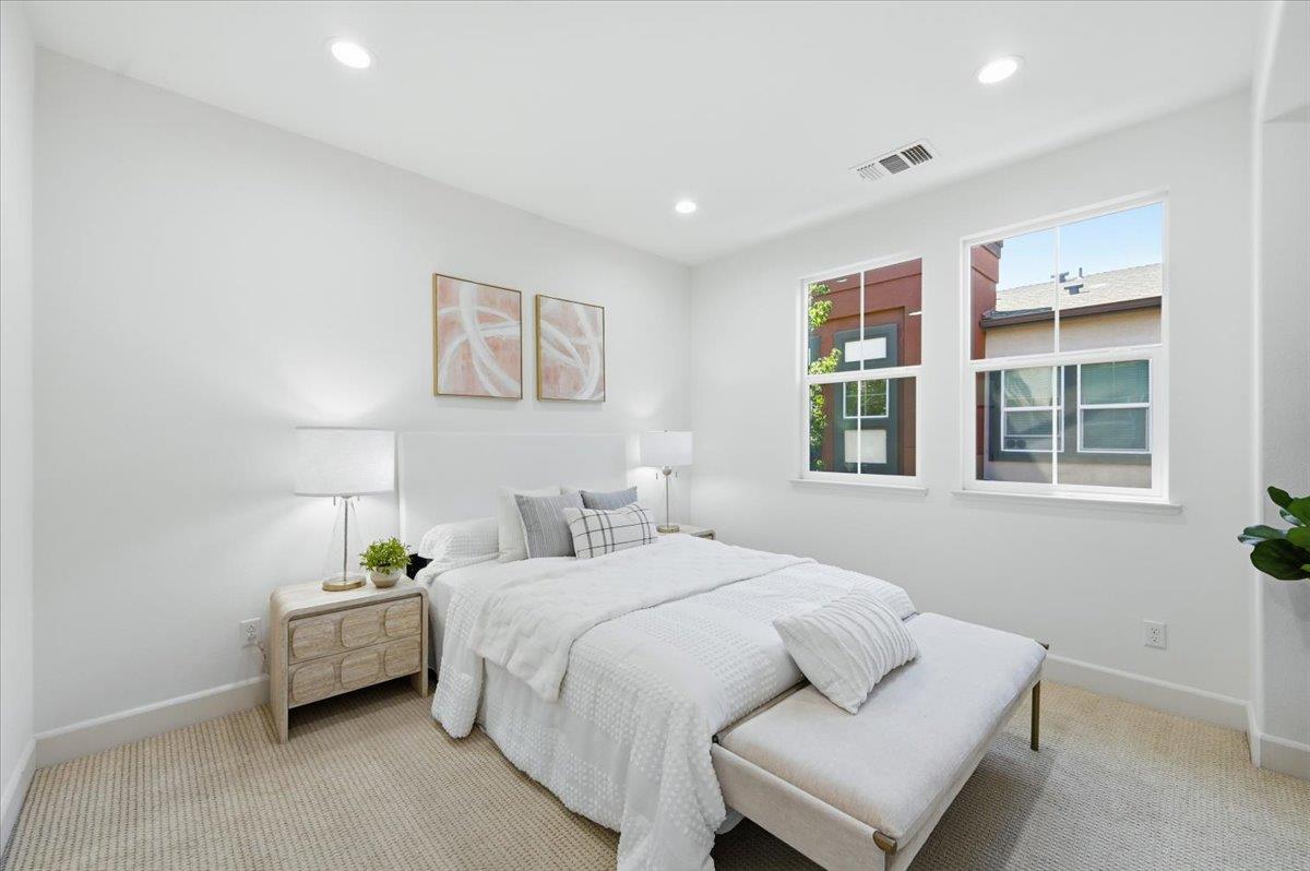 1321 Lee Place