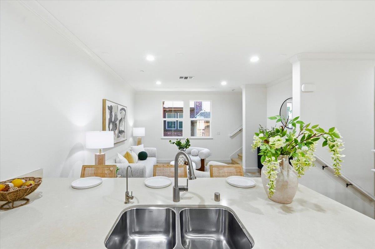 1321 Lee Place