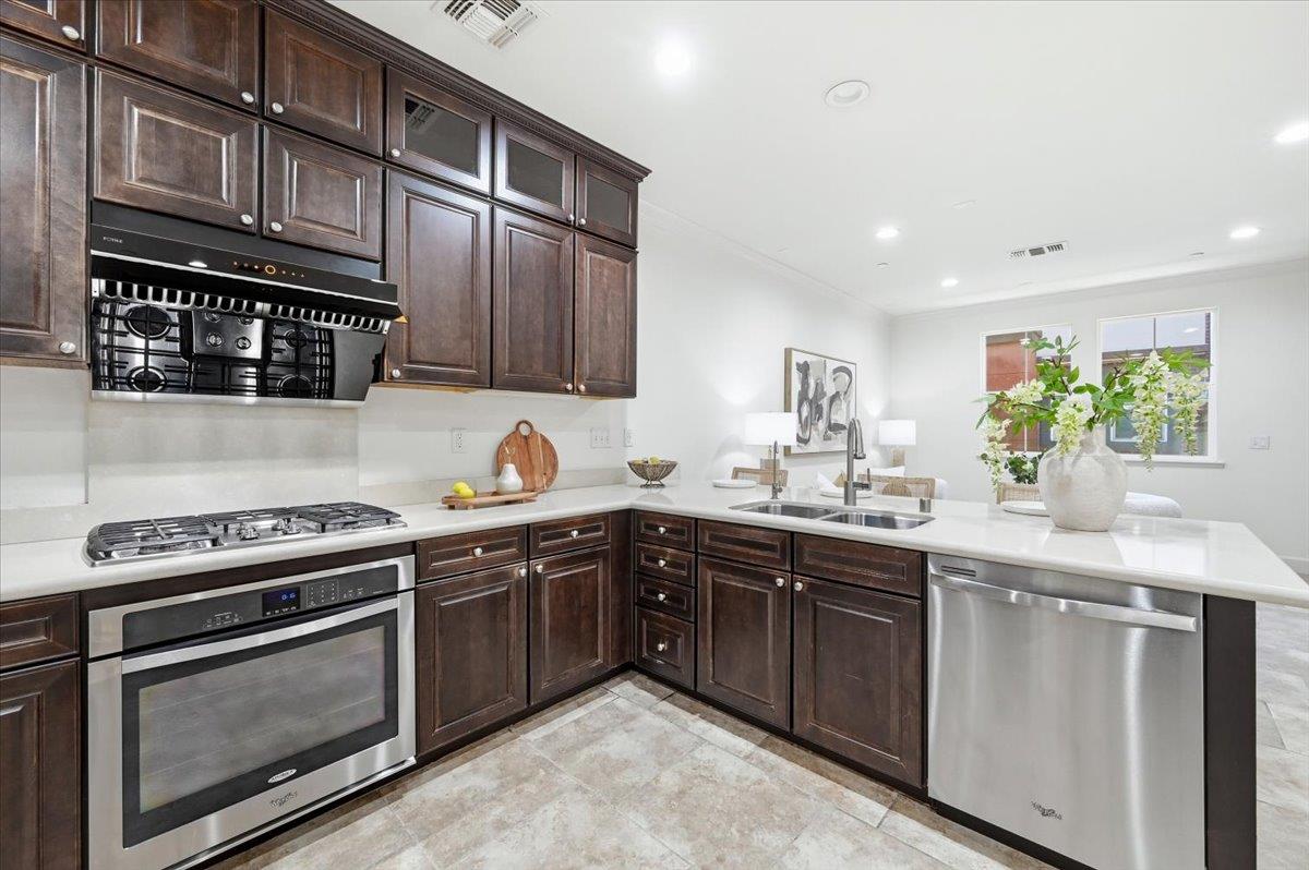 1321 Lee Place