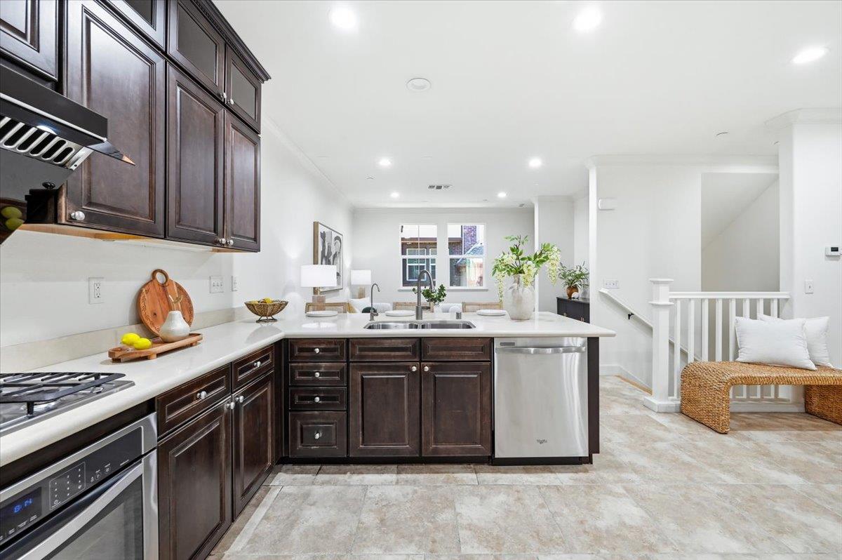 1321 Lee Place