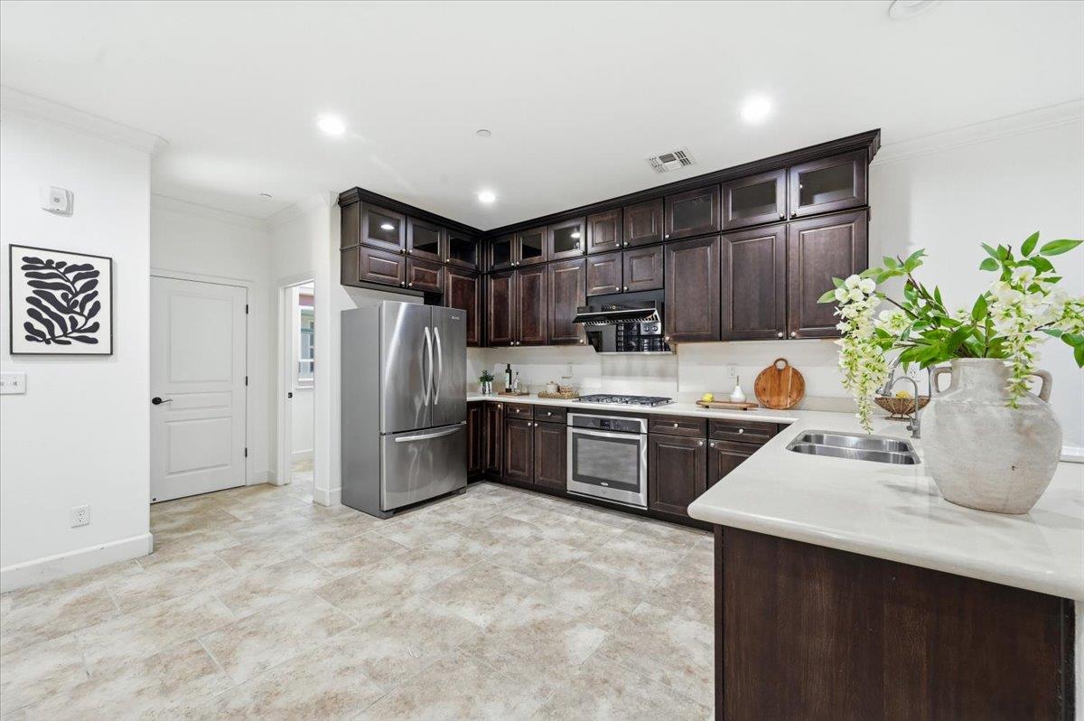 1321 Lee Place