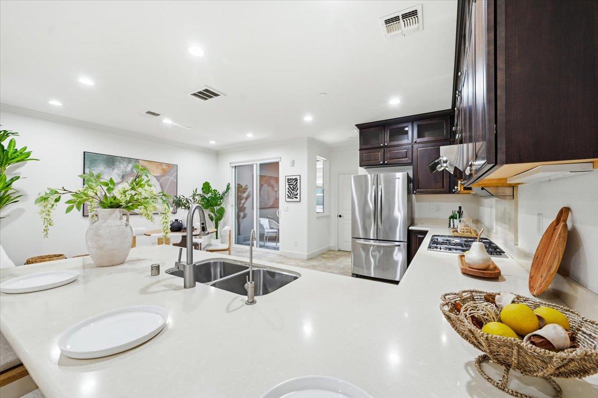 1321 Lee Place