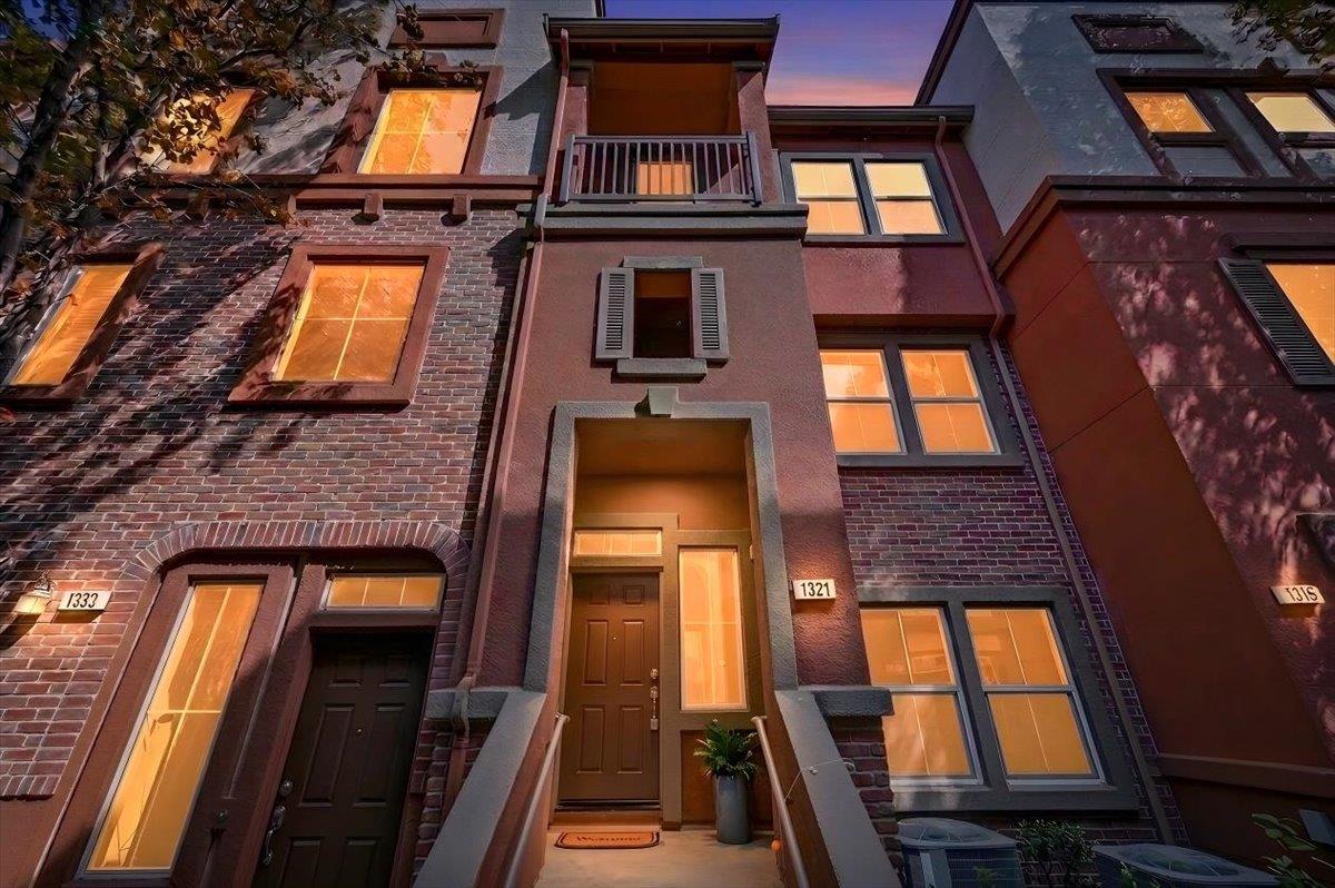 1321 Lee Place