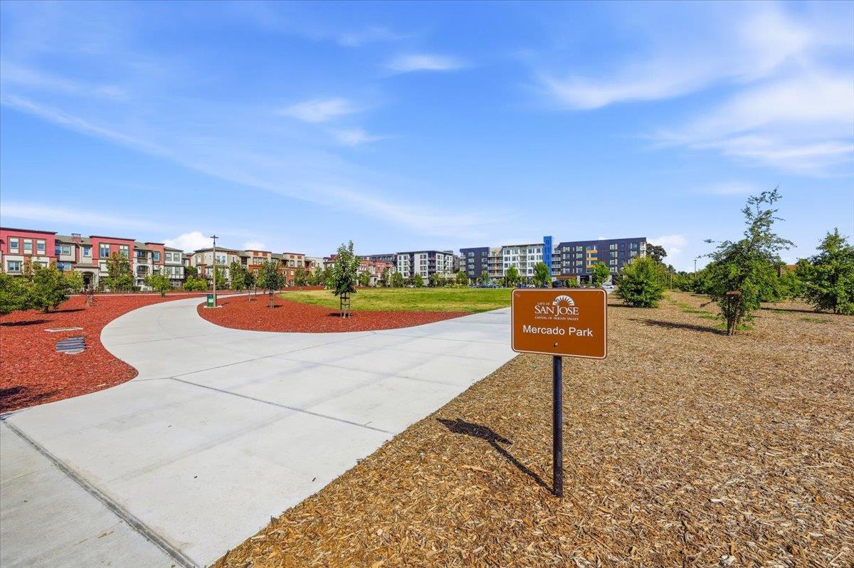 1321 Lee Place