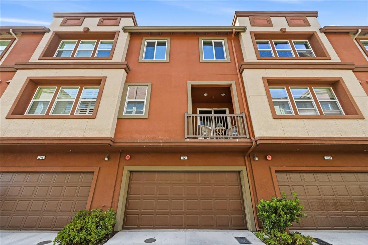 1321 Lee Place
