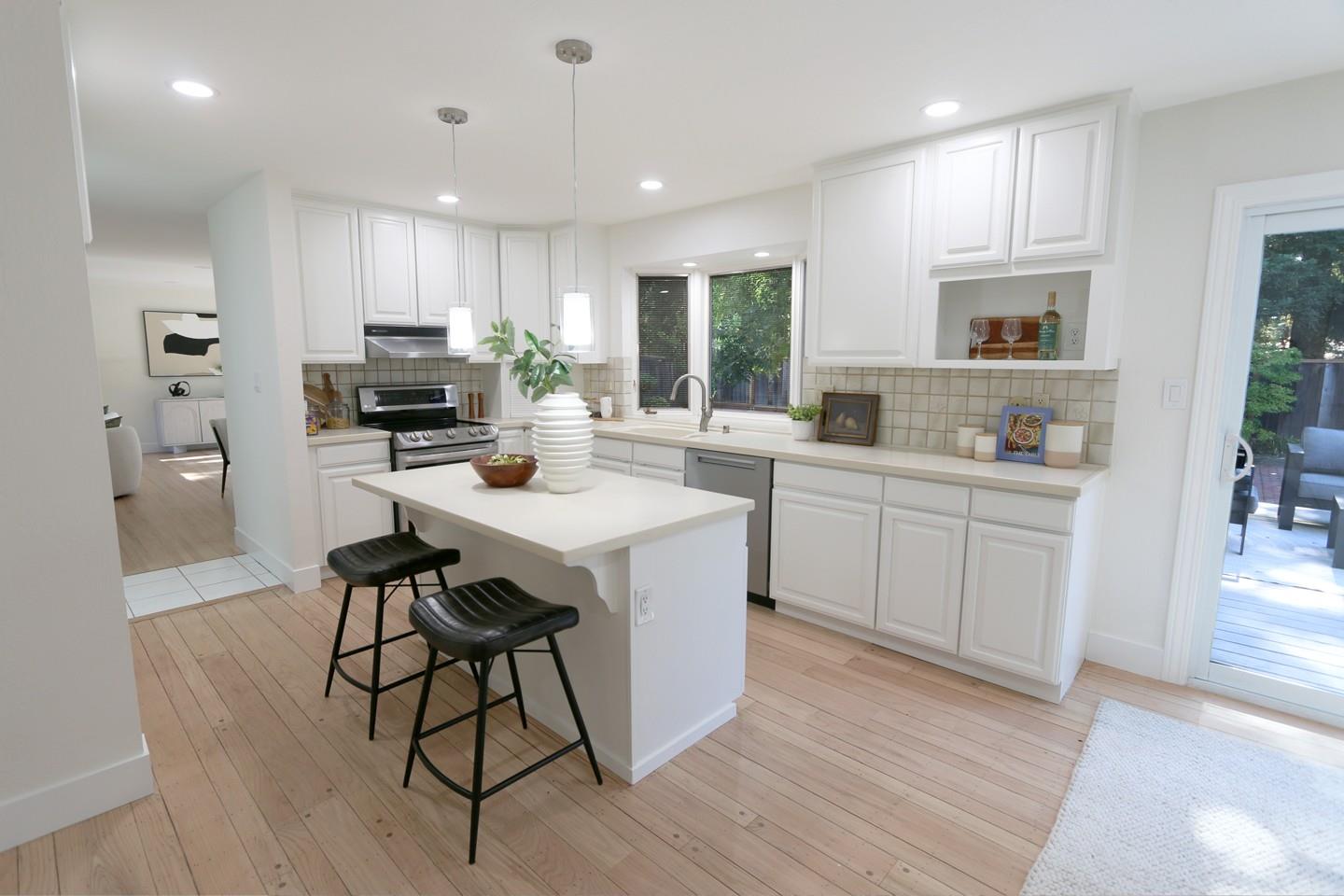 1522 Jamestown DR