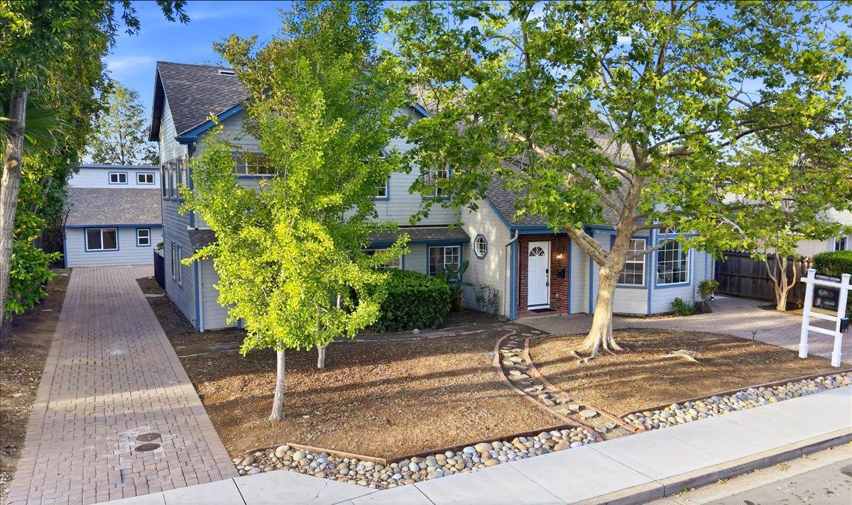 21075 Greenleaf DR