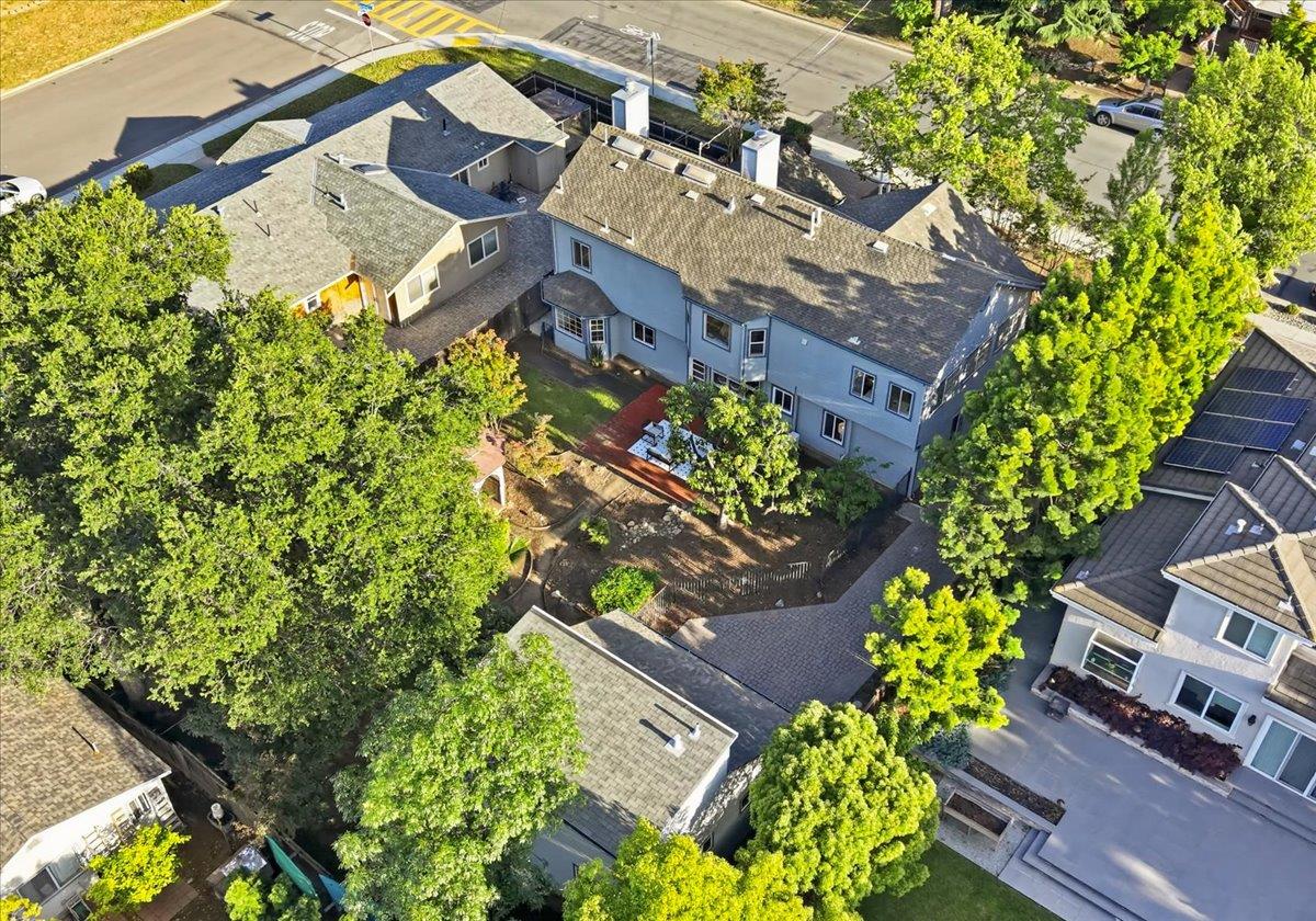 21075 Greenleaf DR