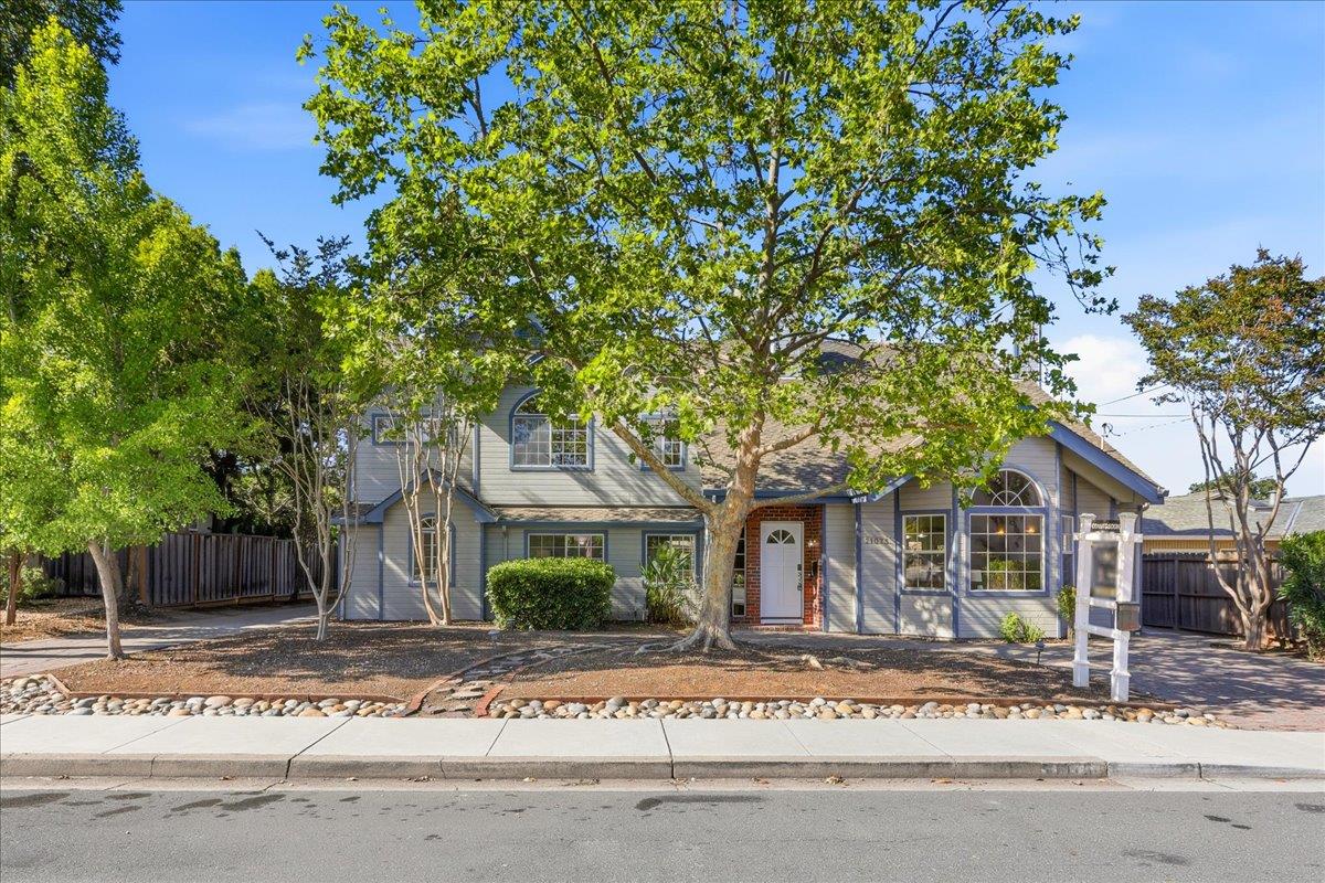 21075 Greenleaf DR