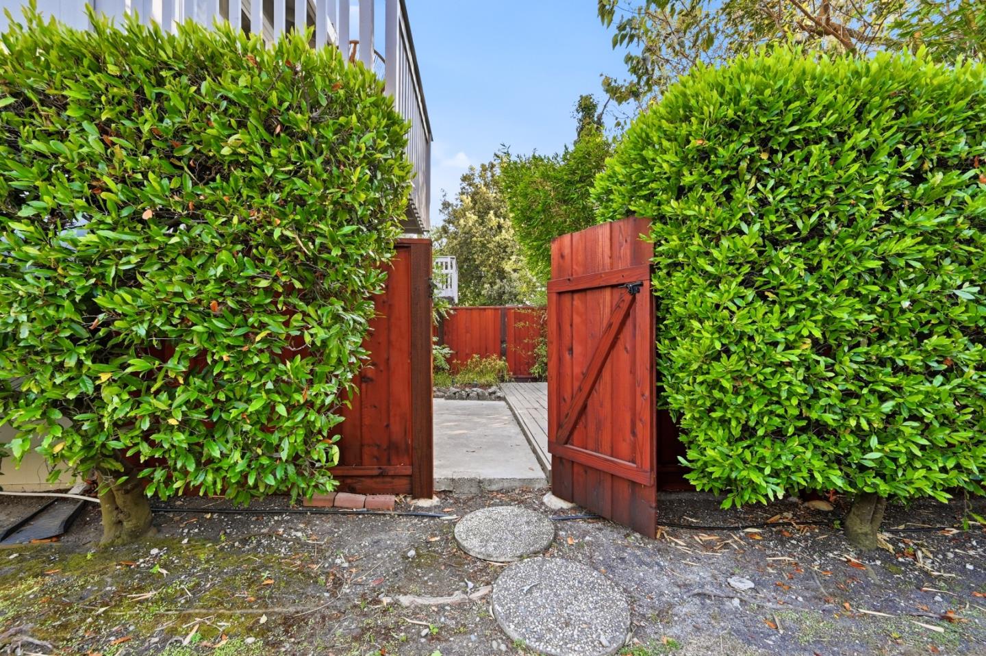114 Granada DR