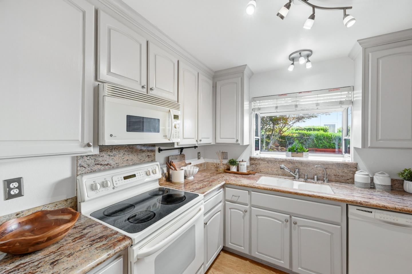 114 Granada DR