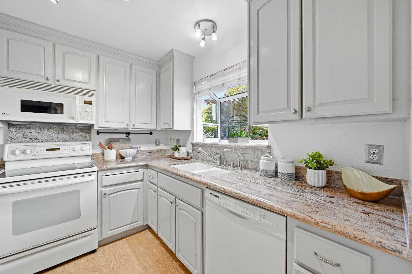 114 Granada DR