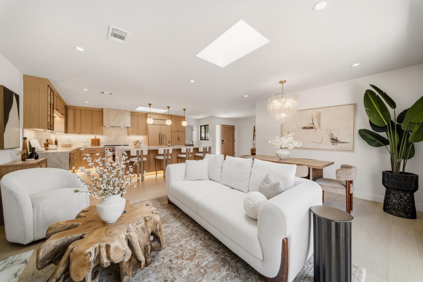 1167 Lynn WAY