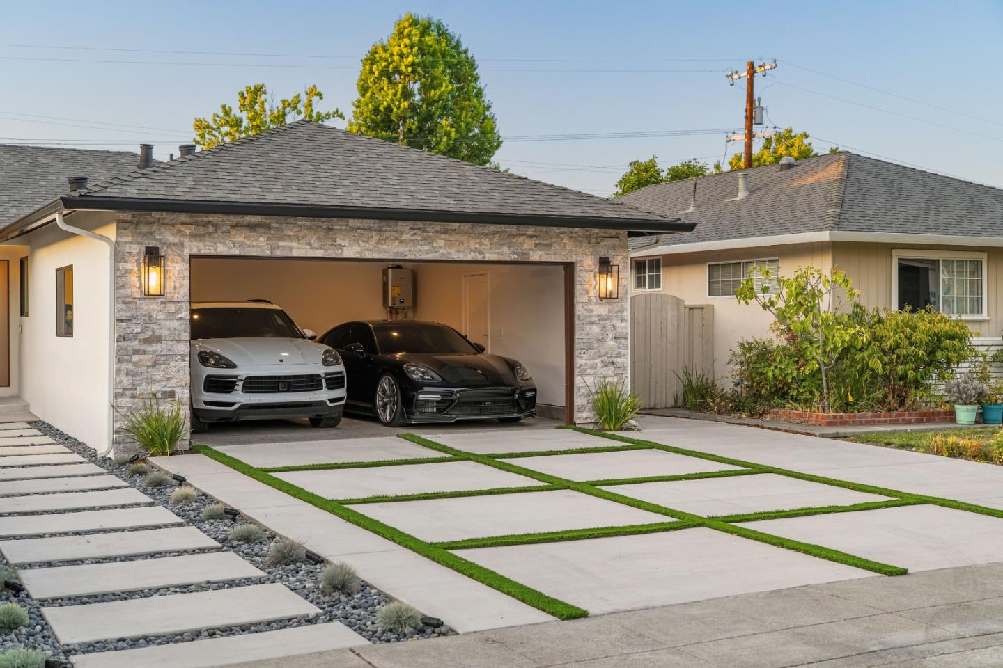 1167 Lynn WAY