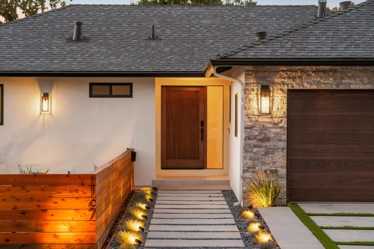 1167 Lynn WAY