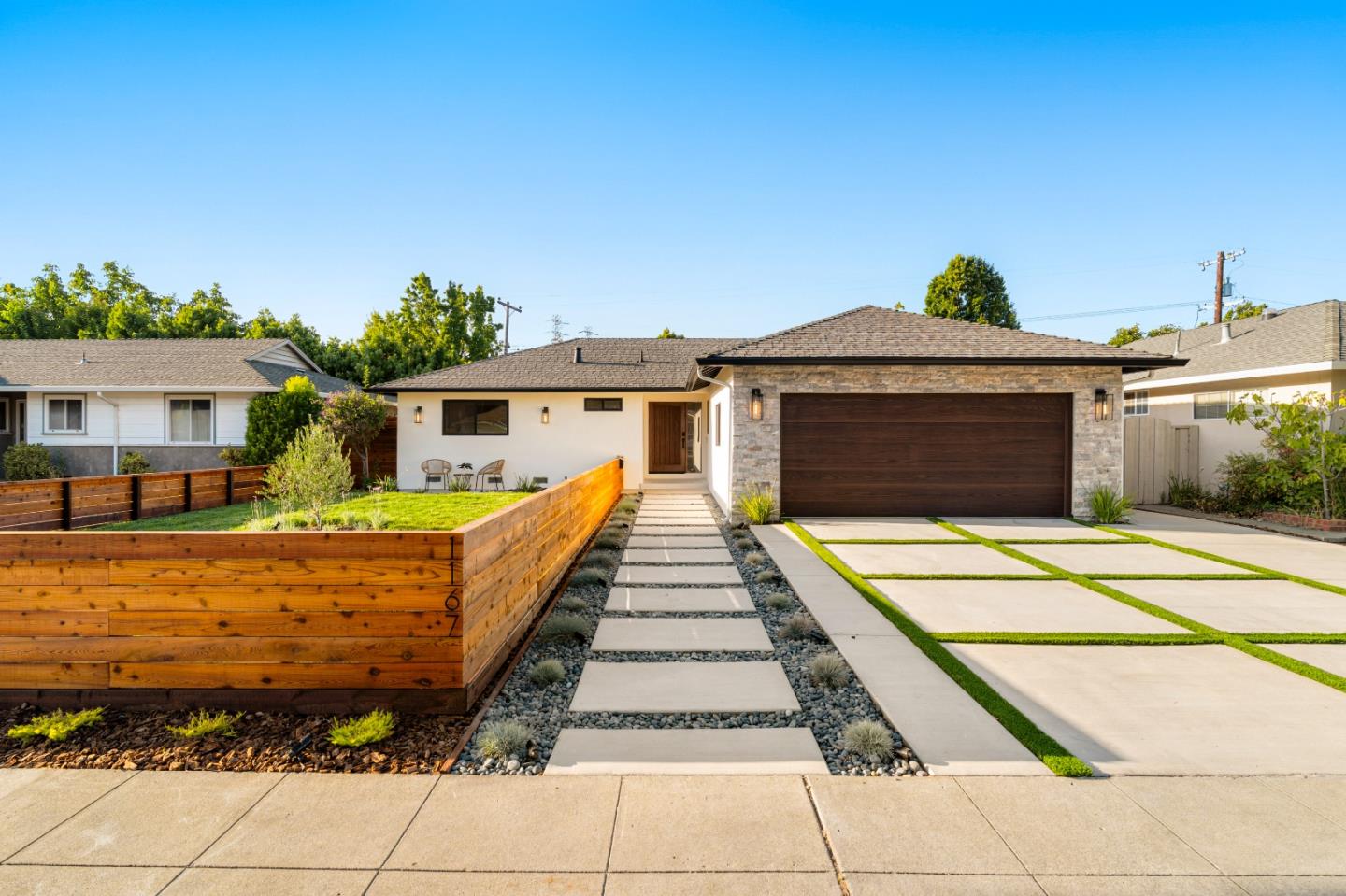 1167 Lynn WAY