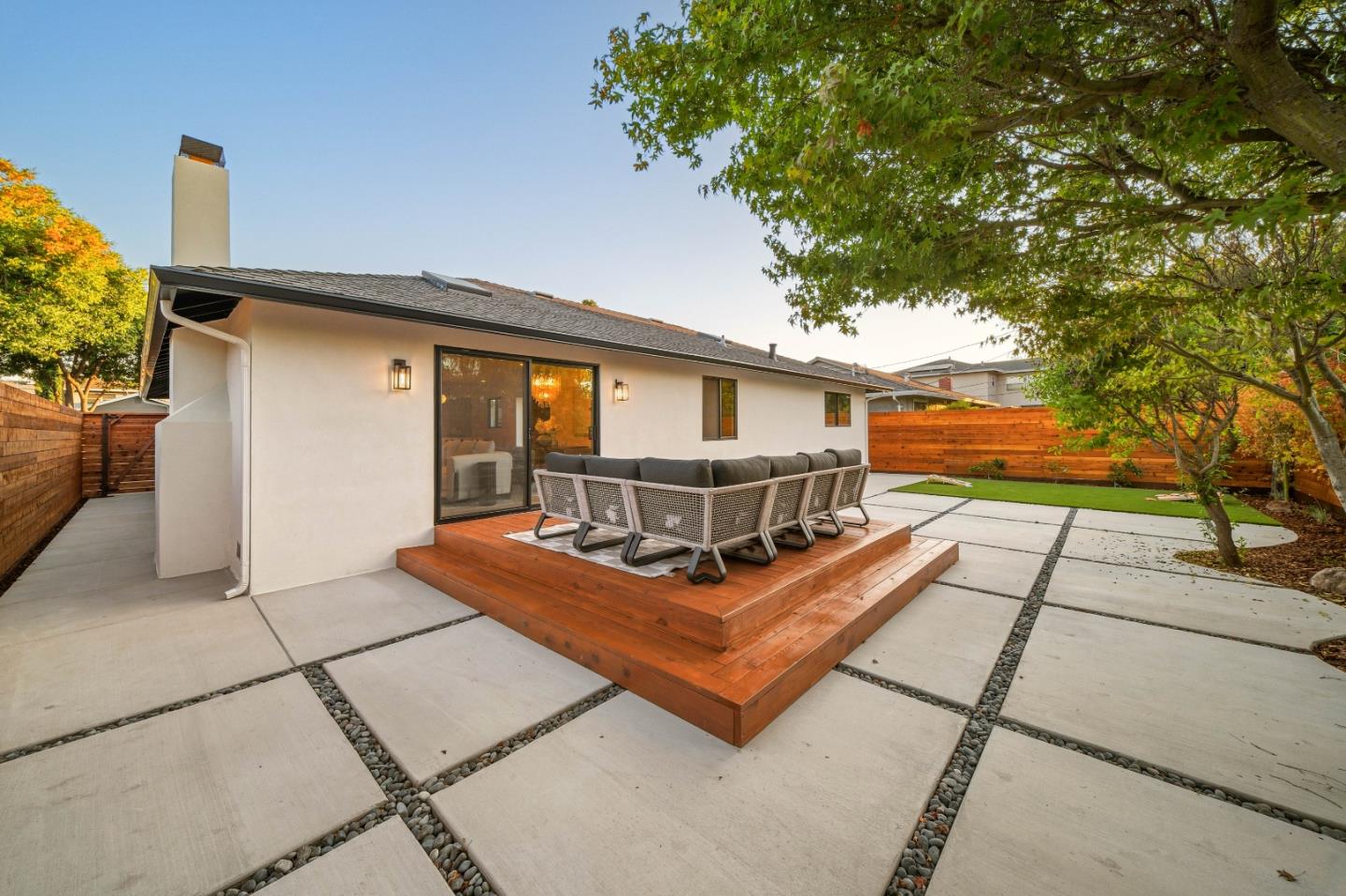 1167 Lynn WAY