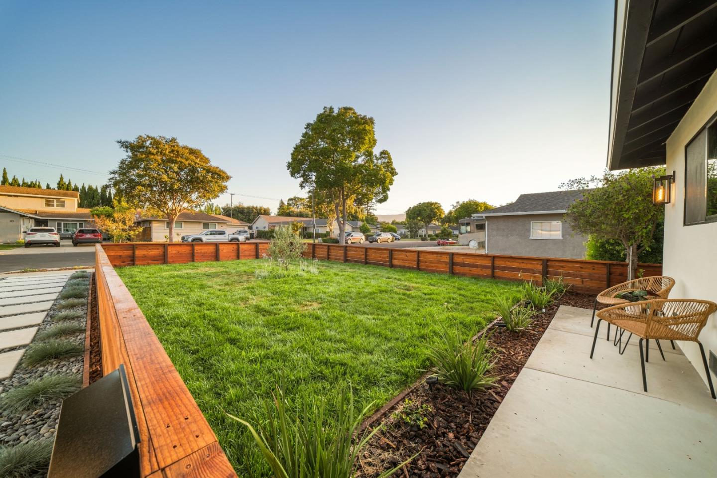 1167 Lynn WAY