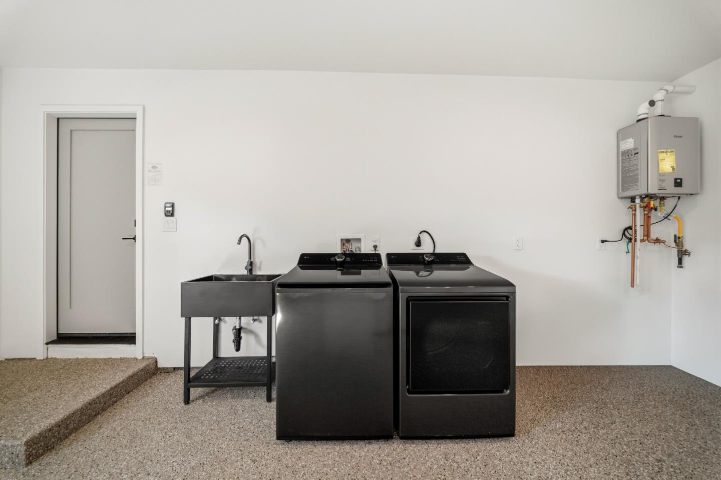 1167 Lynn WAY