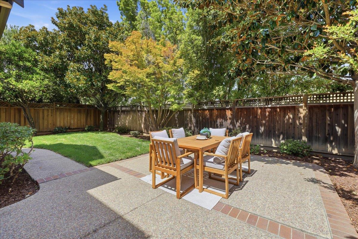 565 Cherrywood DR